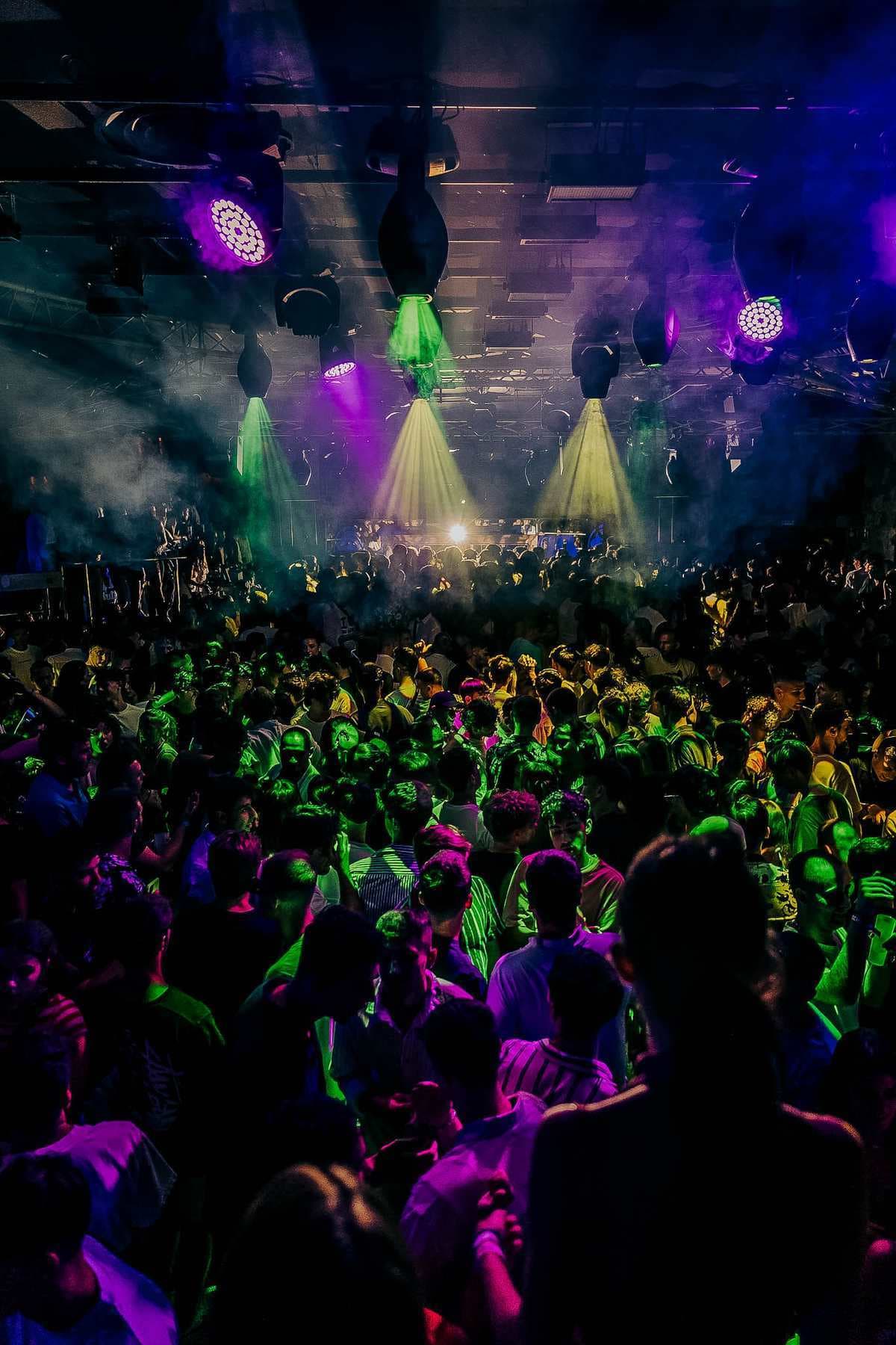Live the night at Revolution 2