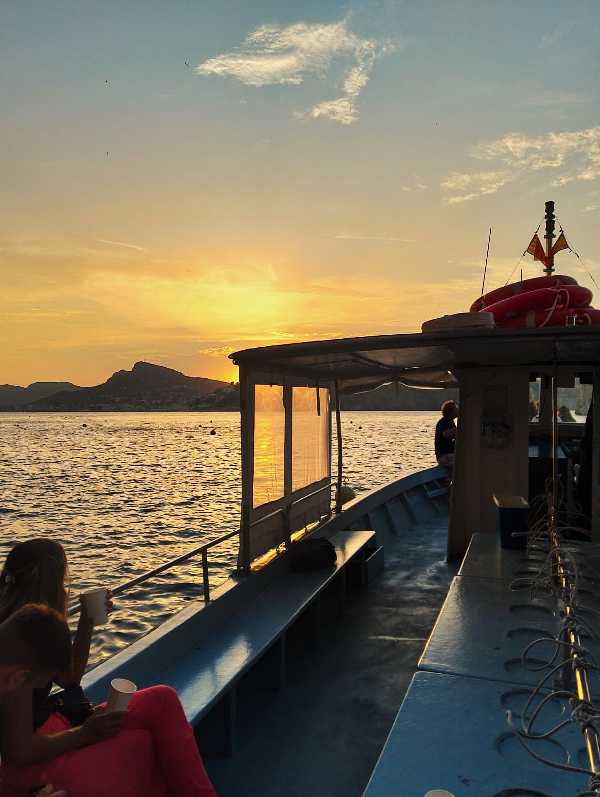 Sunset & Golden Hour: Enjoy the Sunset at the Medes Islands 4