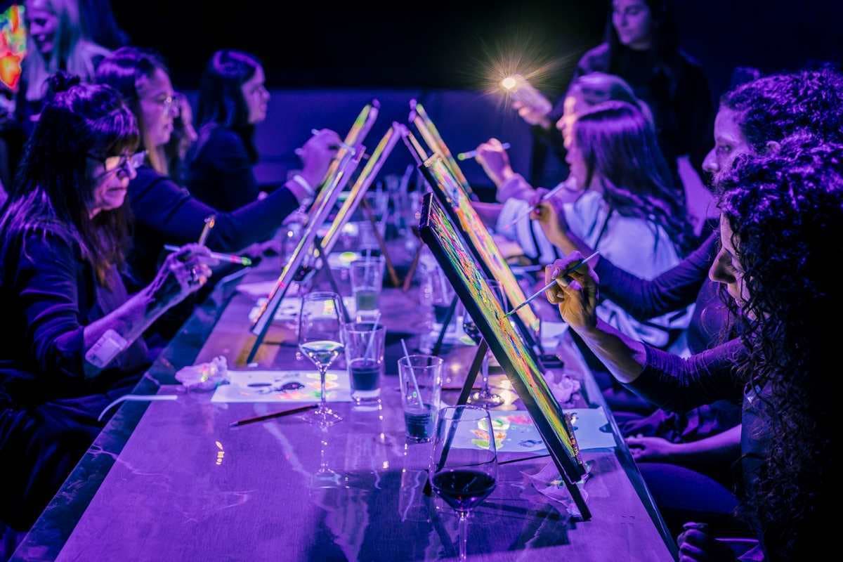 WineArt -  Neon painting accompanied by good wine