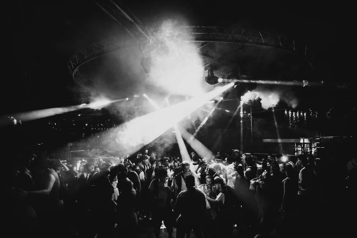Live the night at Revolution 3