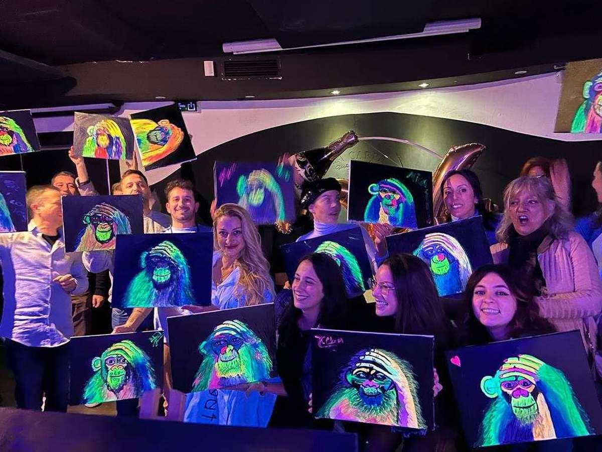 WineArt -  Neon painting accompanied by good wine 2