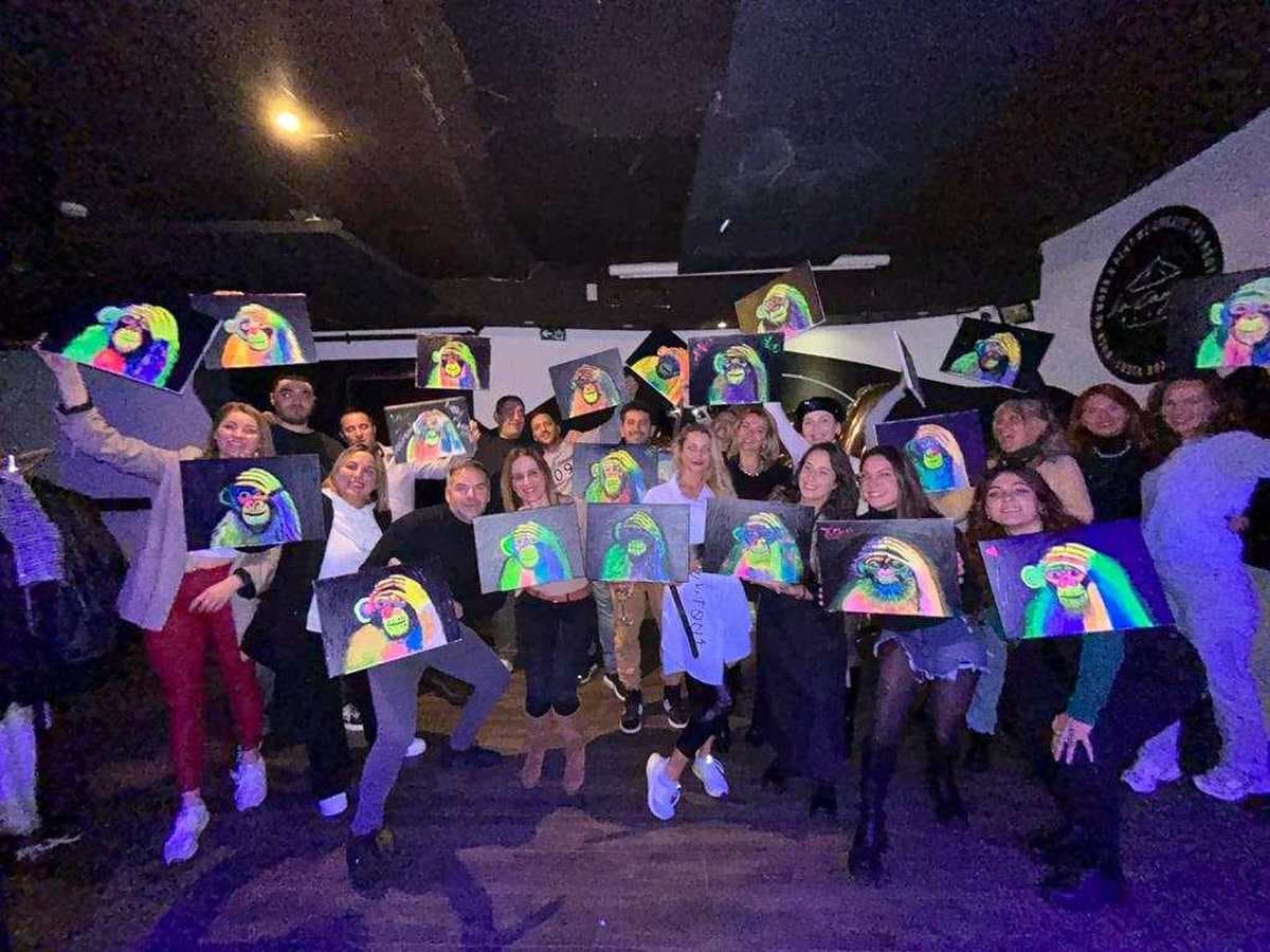 WineArt -  Neon painting accompanied by good wine 5