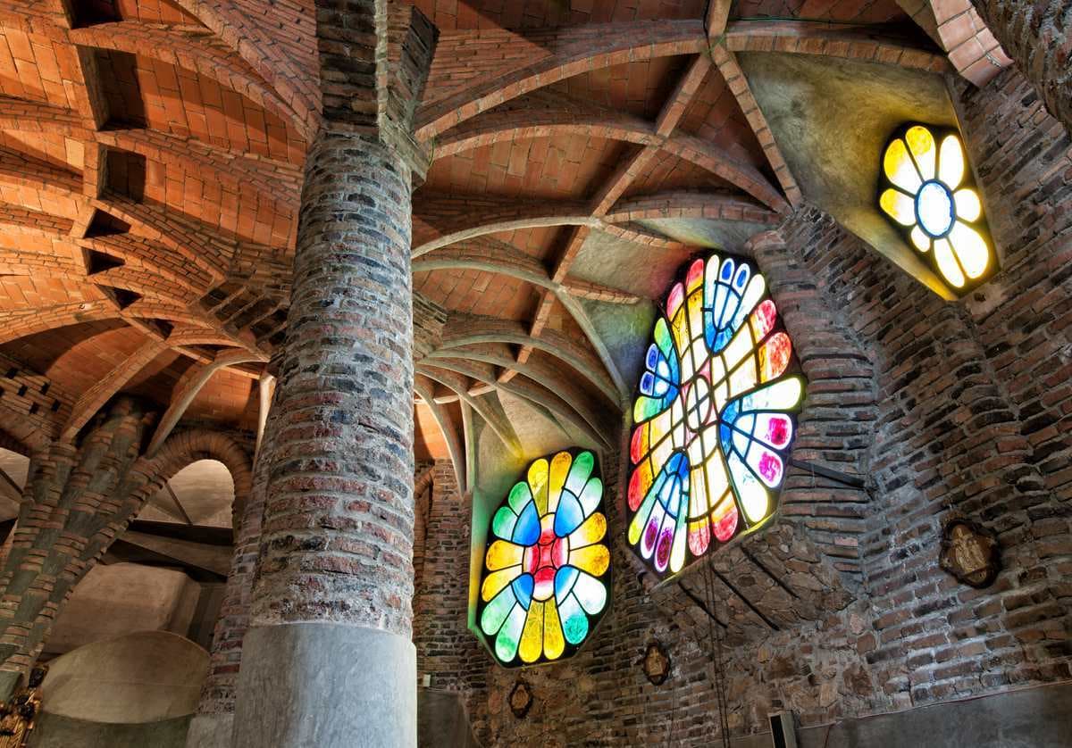 Visit to the Crypt and Colonia Güell with audioguide 2