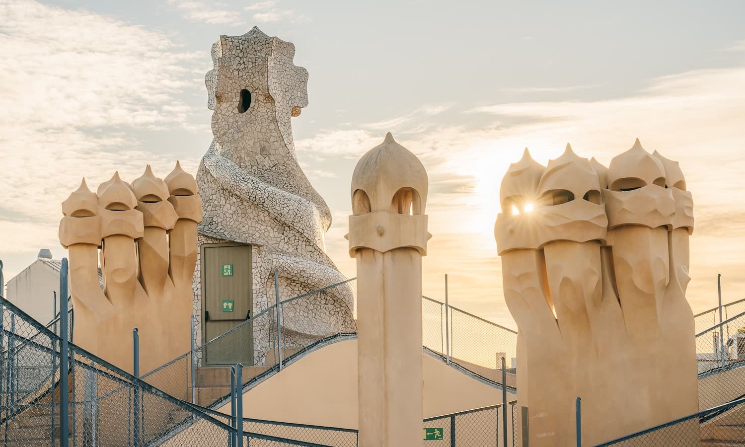 Visita Guiada a La Pedrera: Descobreix la Joia de Gaudí Sense Esperes 4