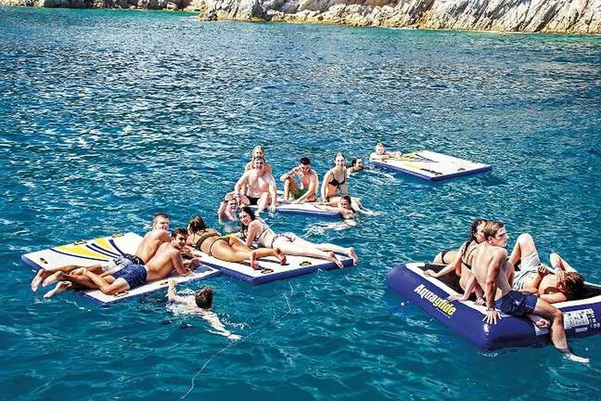 Catamaran Sensation Saturday party 4