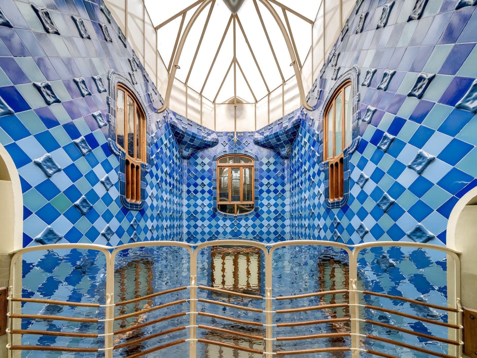 Visita Exclusiva Casa Batlló amb Accés Ràpid: Viu la Màgia de Gaudí Sense Esperes 4