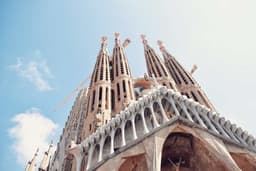 Acceso rápido a visita guiada sagrada familia con subida a la torre