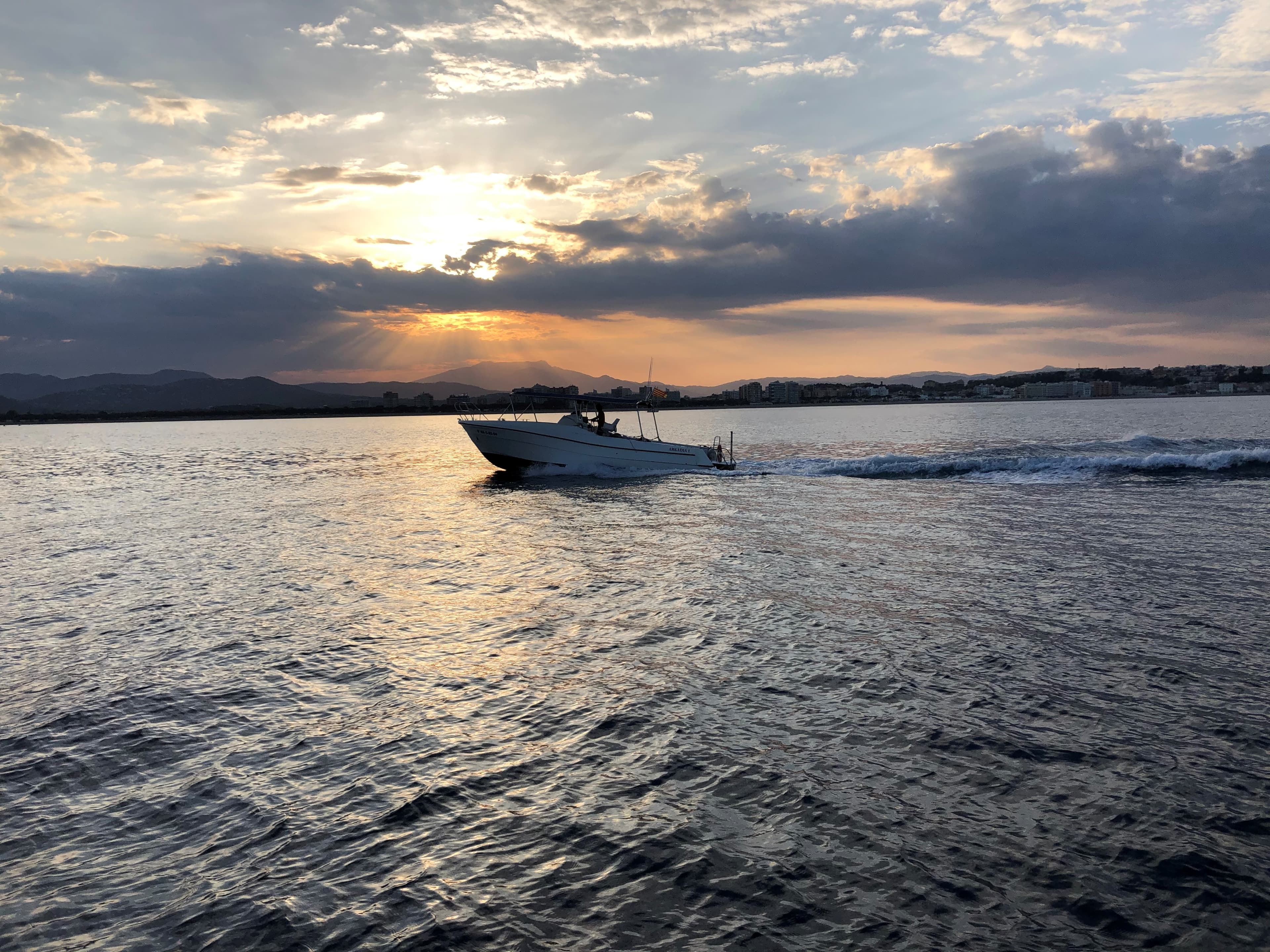 Explora la Costa Brava en Barco Privado
